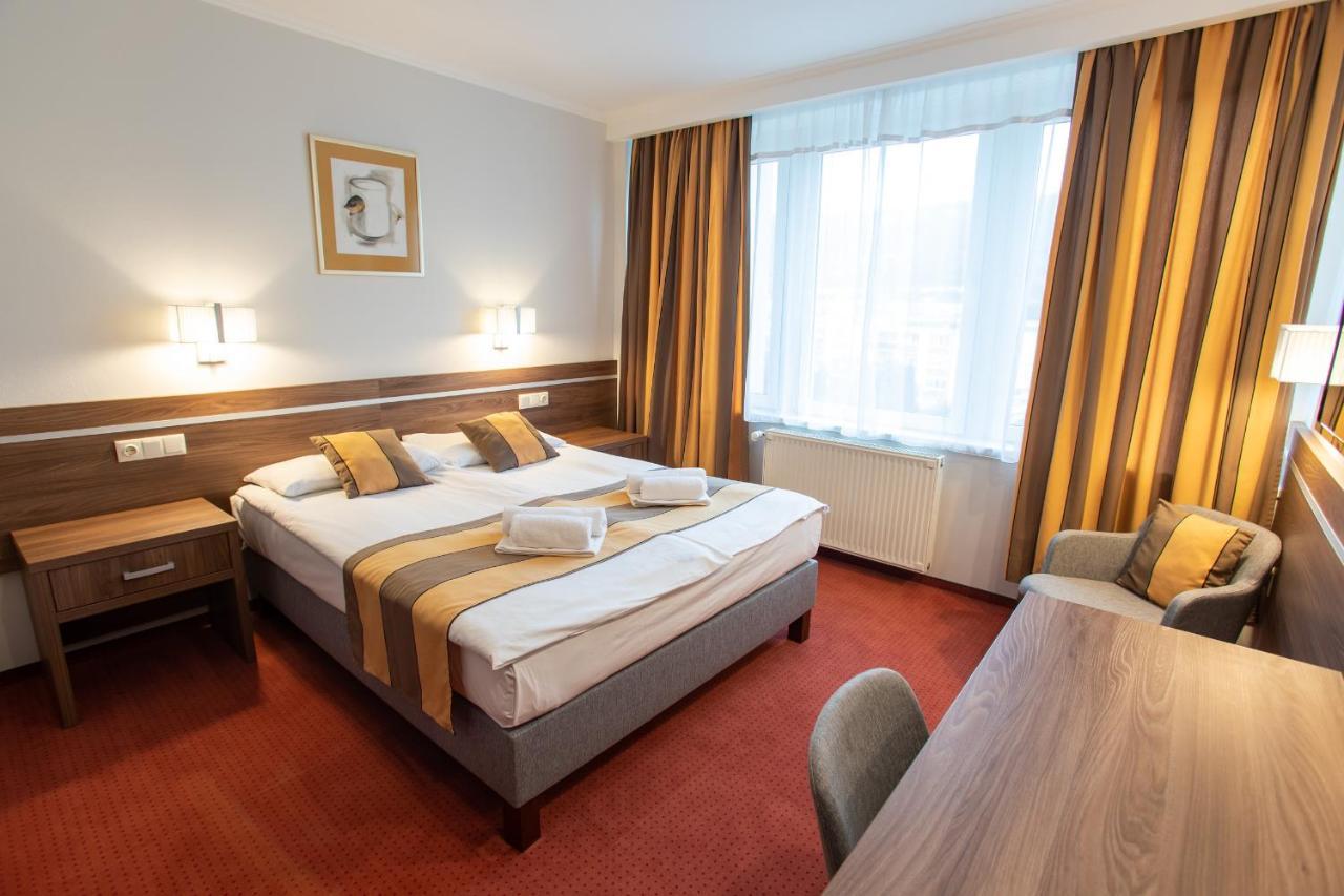 Hotel Arpad Tatabanya Exterior photo